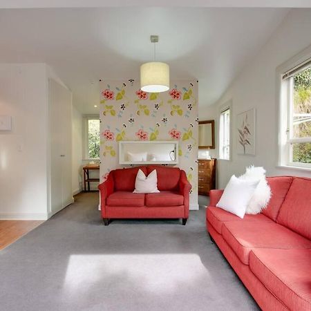 Tiny Home Big Vibes In Central Napier Exterior photo