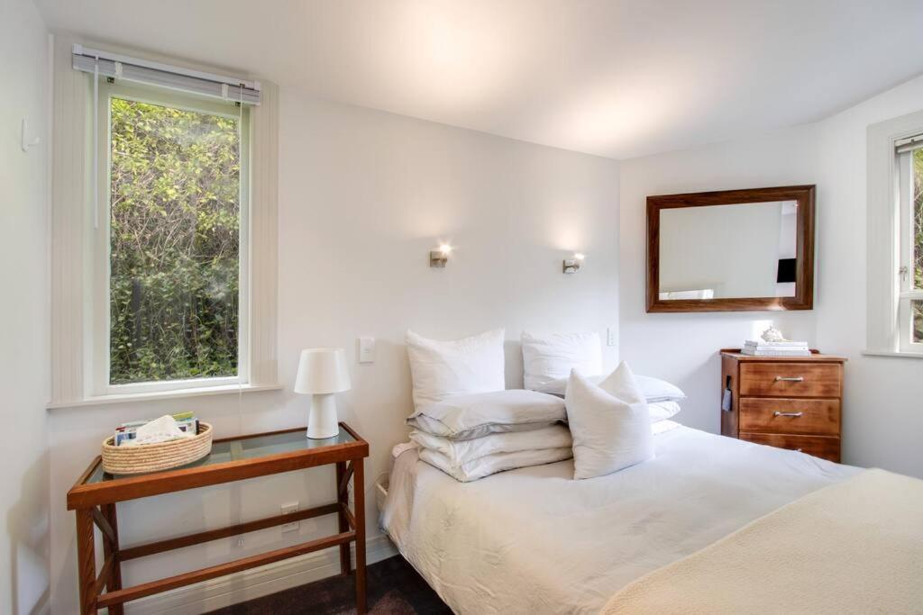 Tiny Home Big Vibes In Central Napier Exterior photo