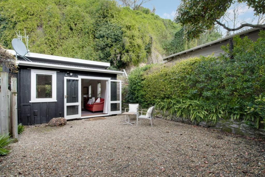 Tiny Home Big Vibes In Central Napier Exterior photo